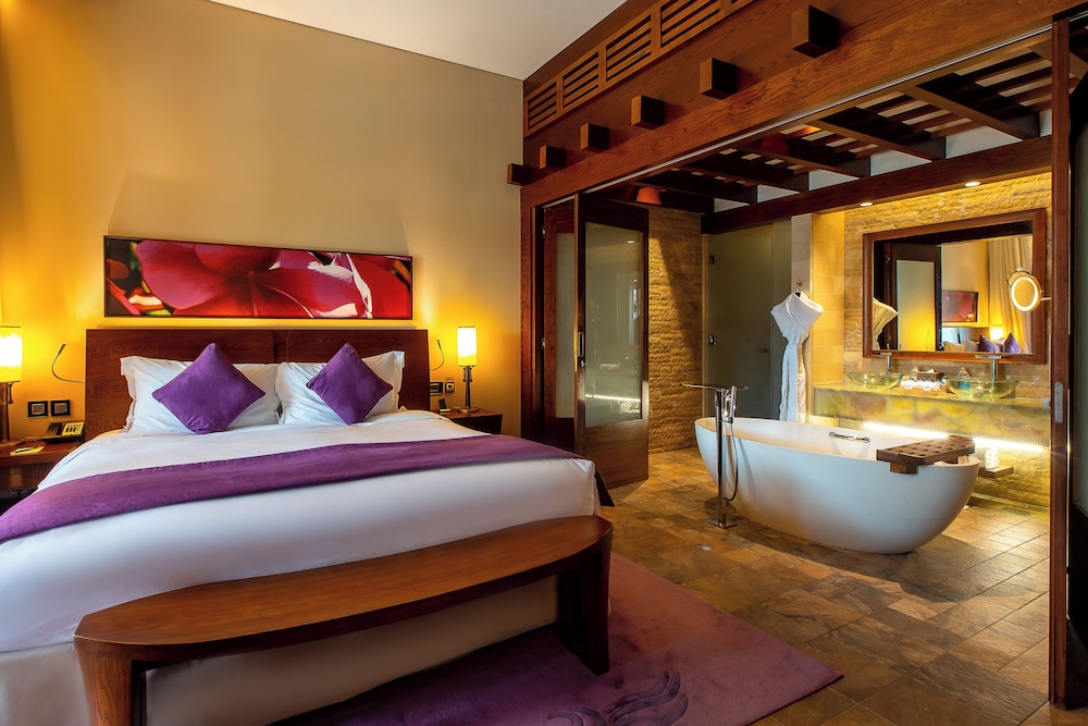 Junior Suite, 1 King Bed with Sofa bed, Balcony, Sea View (Club Access)