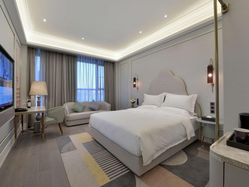 Superior Room, 1 King Bed