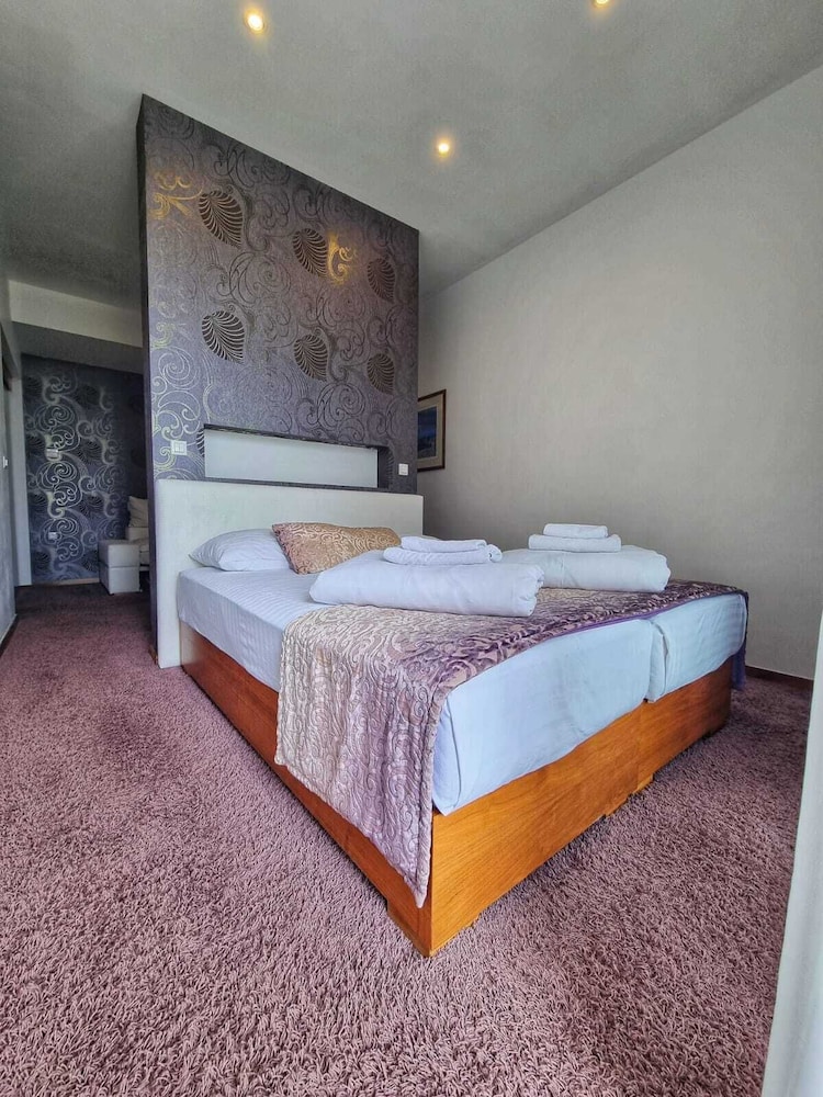 Classic Quadruple Room, 2 Twin Beds, Balcony, Annex Building - Photo 6