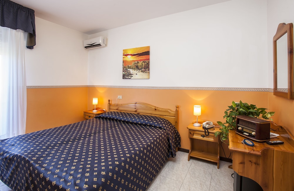 Standard Double or Twin Room photo 1