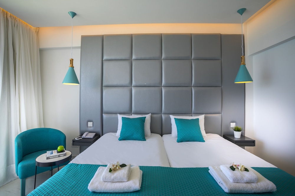 Comfort Double or Twin Room, 1 Bedroom, Balcony, Beachside photo 2