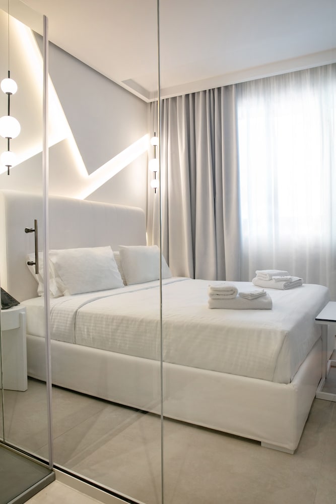 City Room photo 3