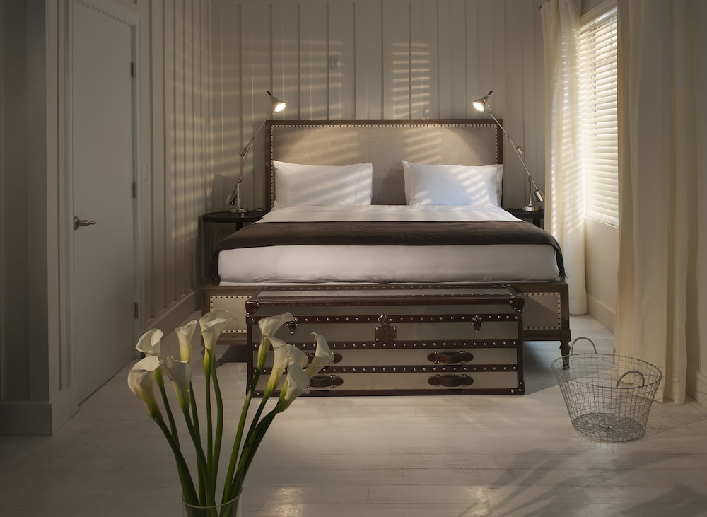 Shepley Suite - Photo 1