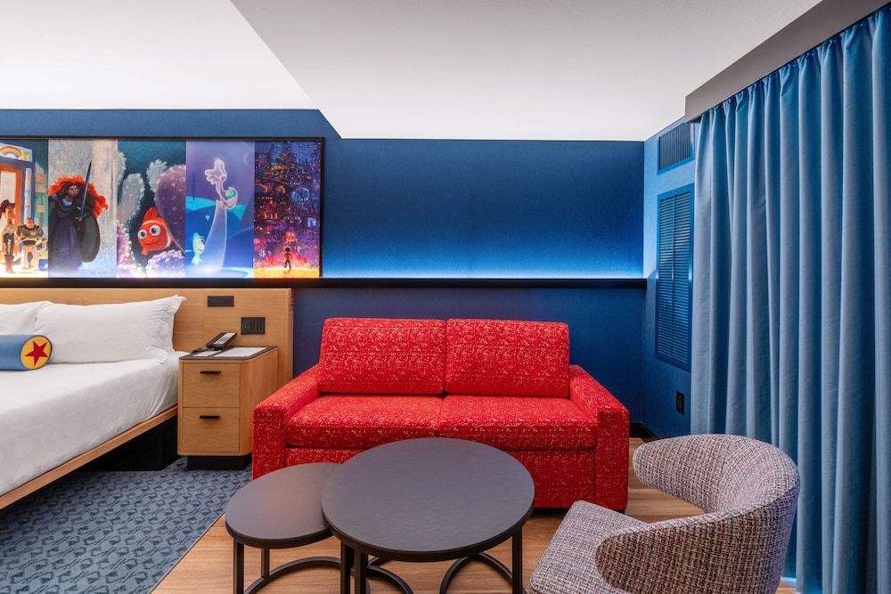 Standard View - Club Level - King Bed and pull out sofa - Photo 1