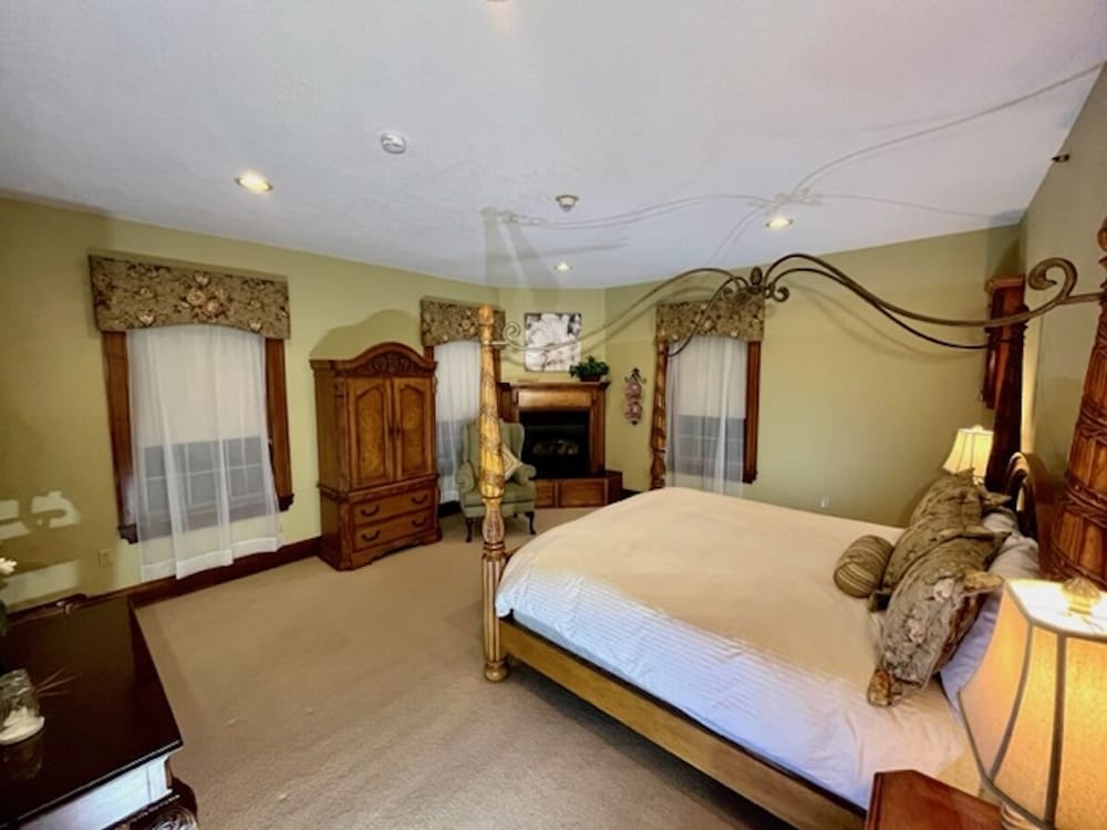 The Bright Large Suite 302 photo 1