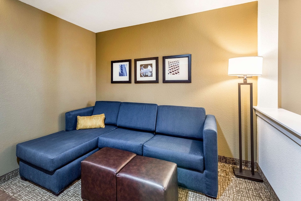 Suite, Multiple Beds, Accessible, Non Smoking photo 2
