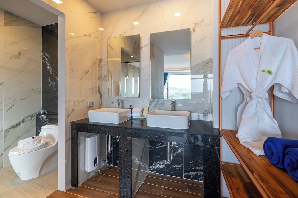 Premium Family Suite - Photo 23