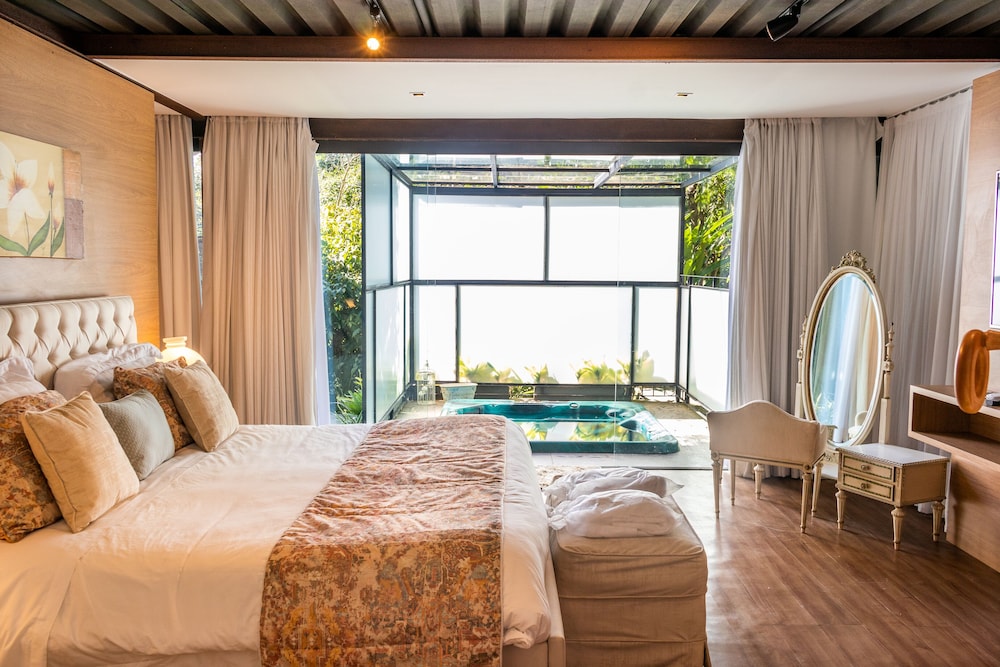 Luxury Suite photo 1