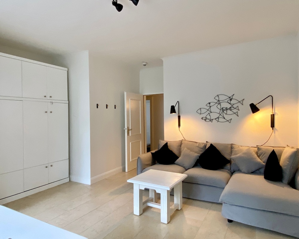 Apartment, 1 Bedroom, Patio, Beachfront photo 2