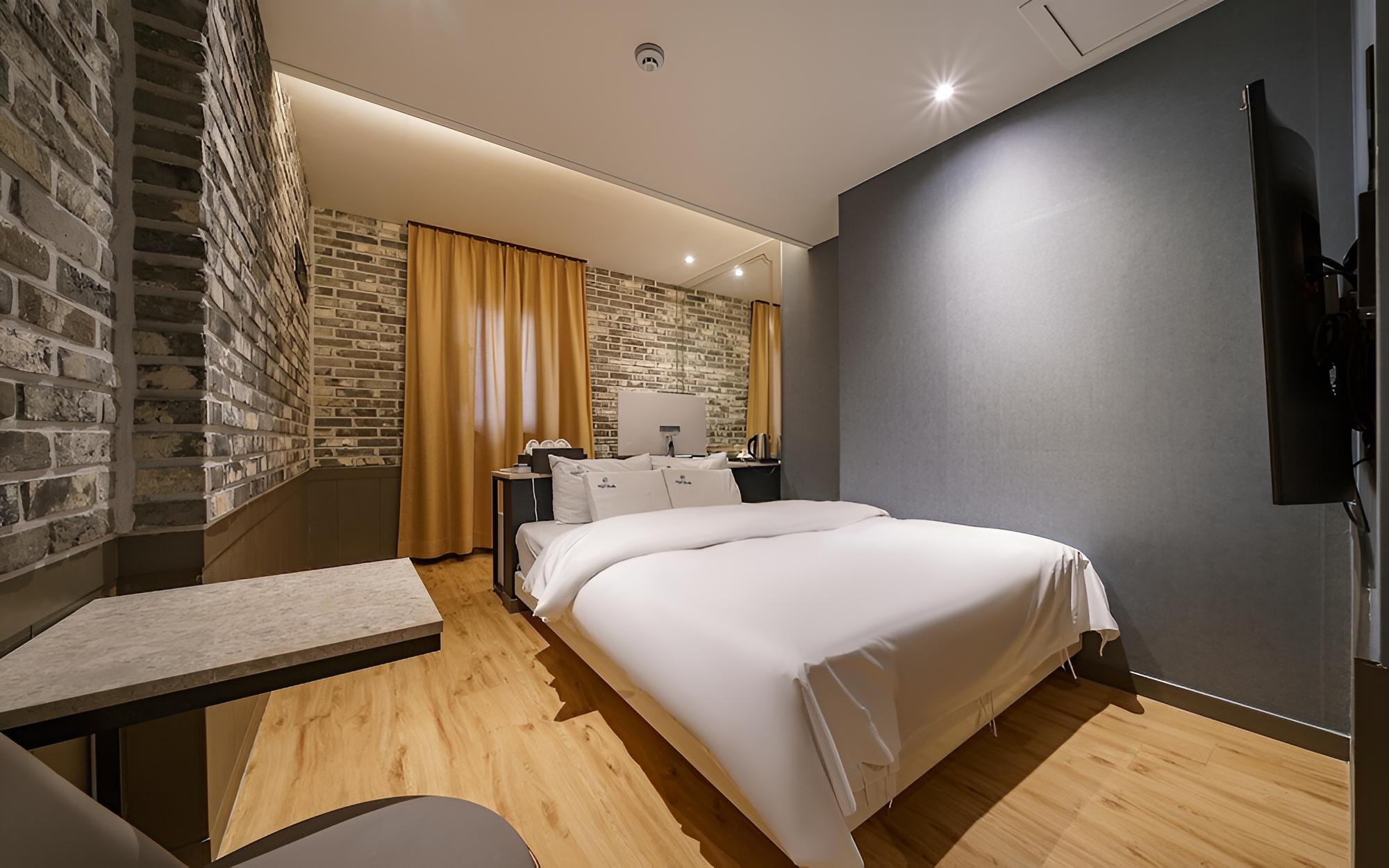 Room (Walkie Special Event (No Parking)) - Photo 1