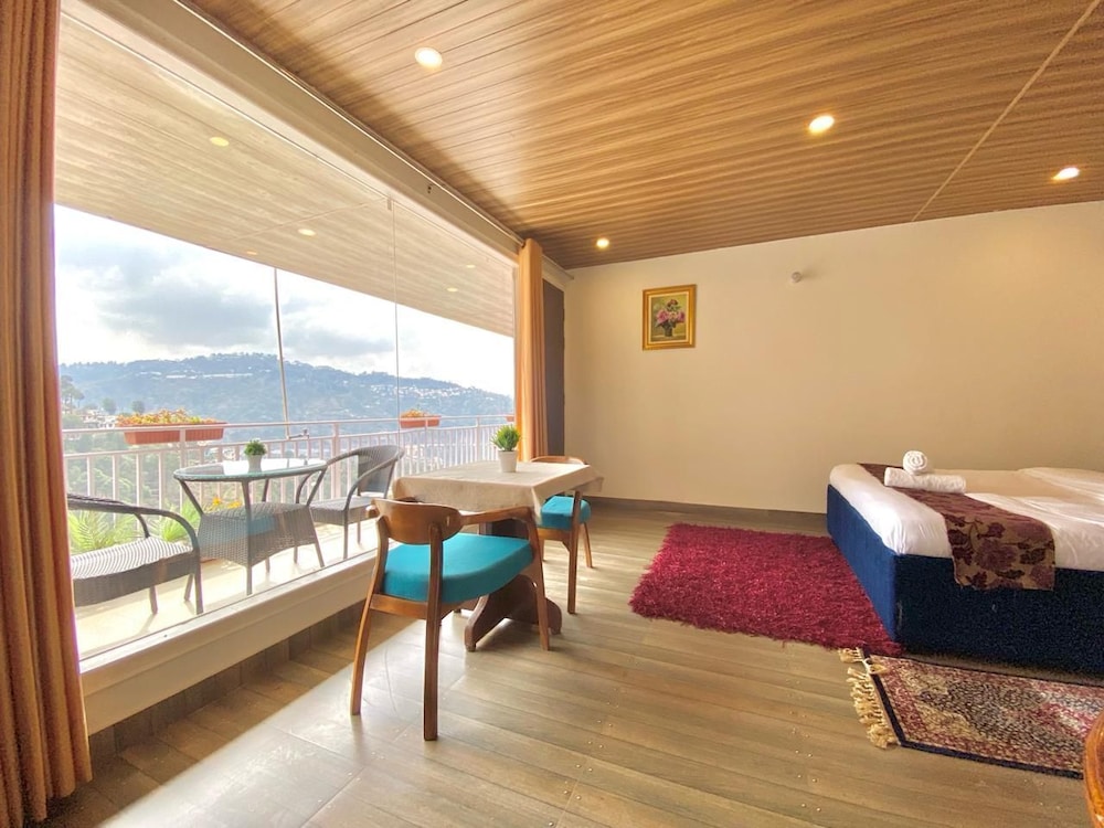Family Room, Mountain View