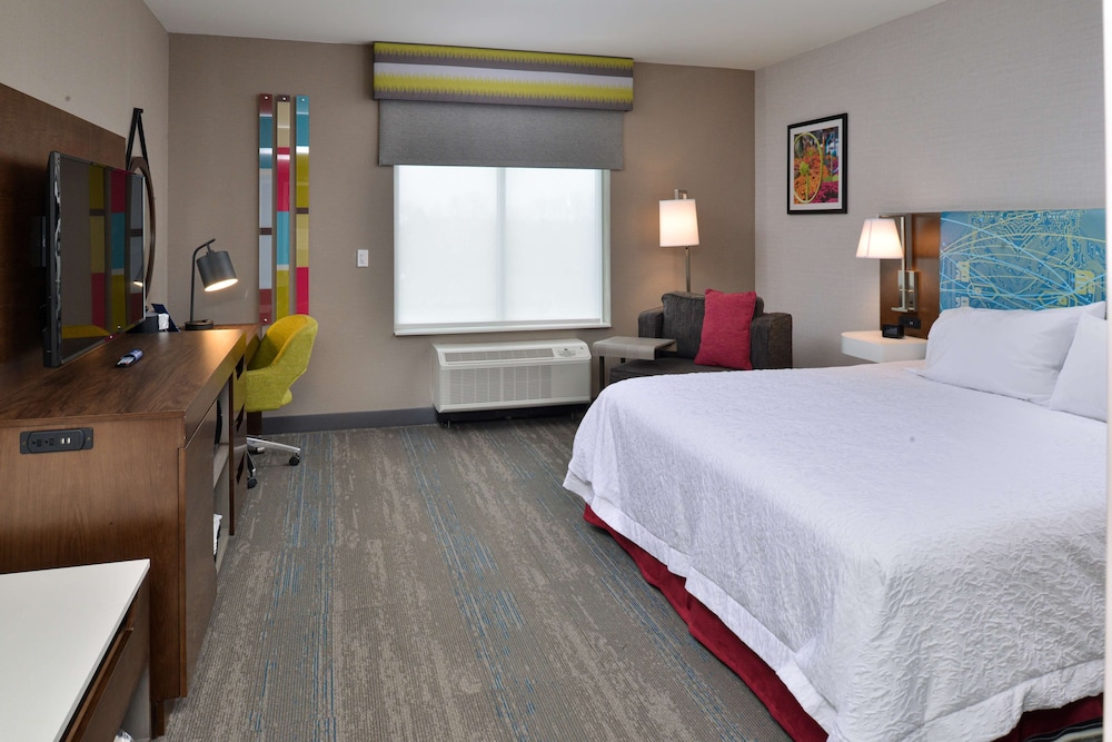 Room, 1 King Bed, Accessible, Bathtub - Photo 2