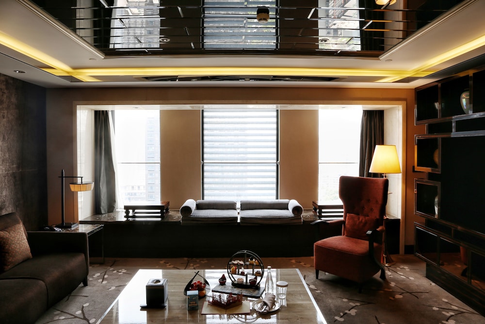 Resident Suite 2 Bedroom thumbnail 5
