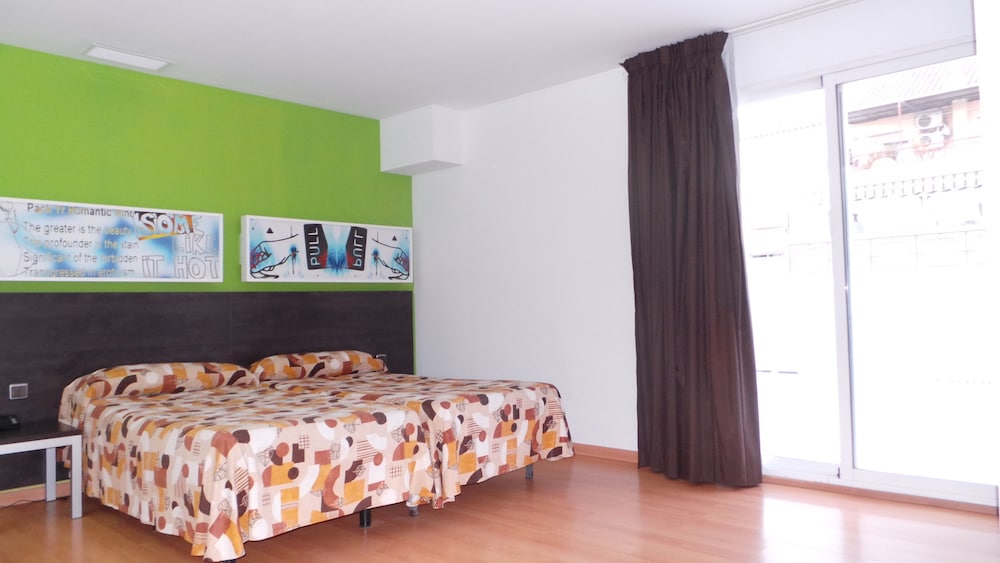 Superior Room (3 Adults) - Photo 1