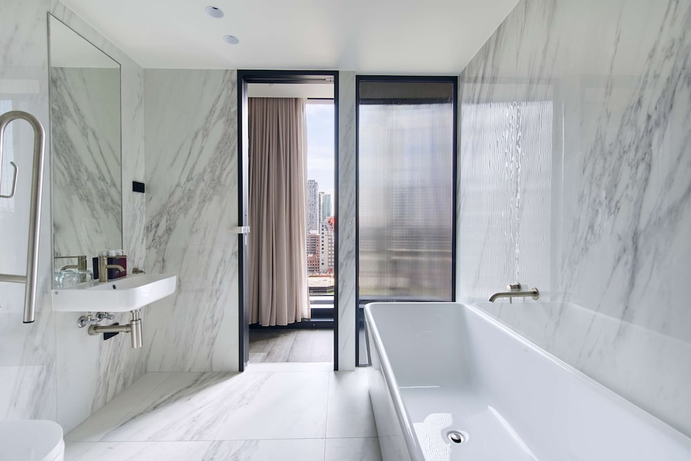 Skyline View Plus King (Weekly Housekeeping) - Photo 9
