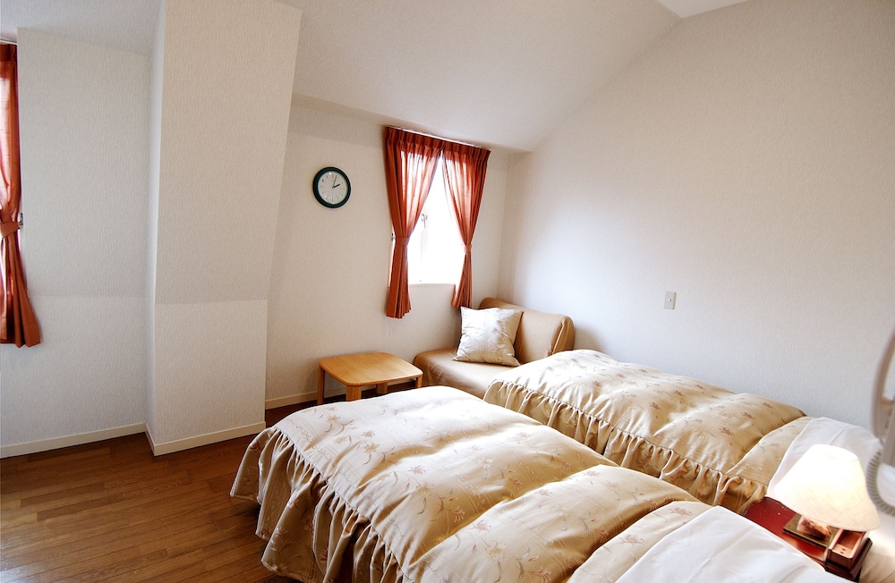 Room, 2 Twin Beds, Balcony, Mountain View photo 3