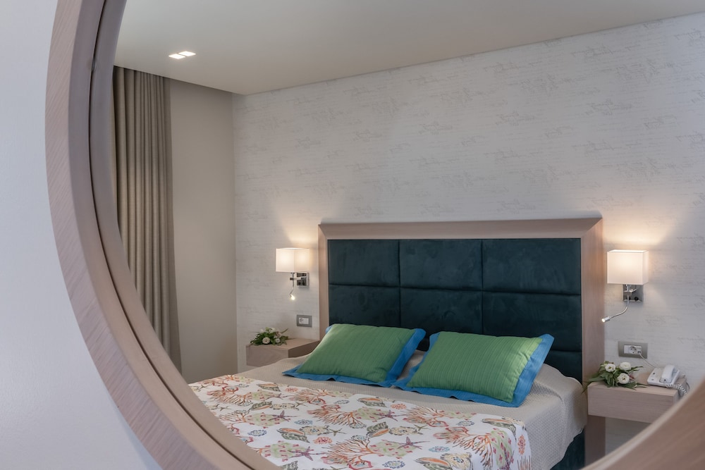 Superior Double or Twin Room, Garden View - Photo 3