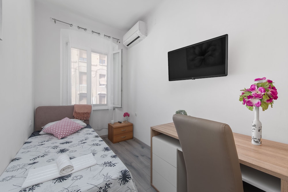 Single Room, Shared Bathroom