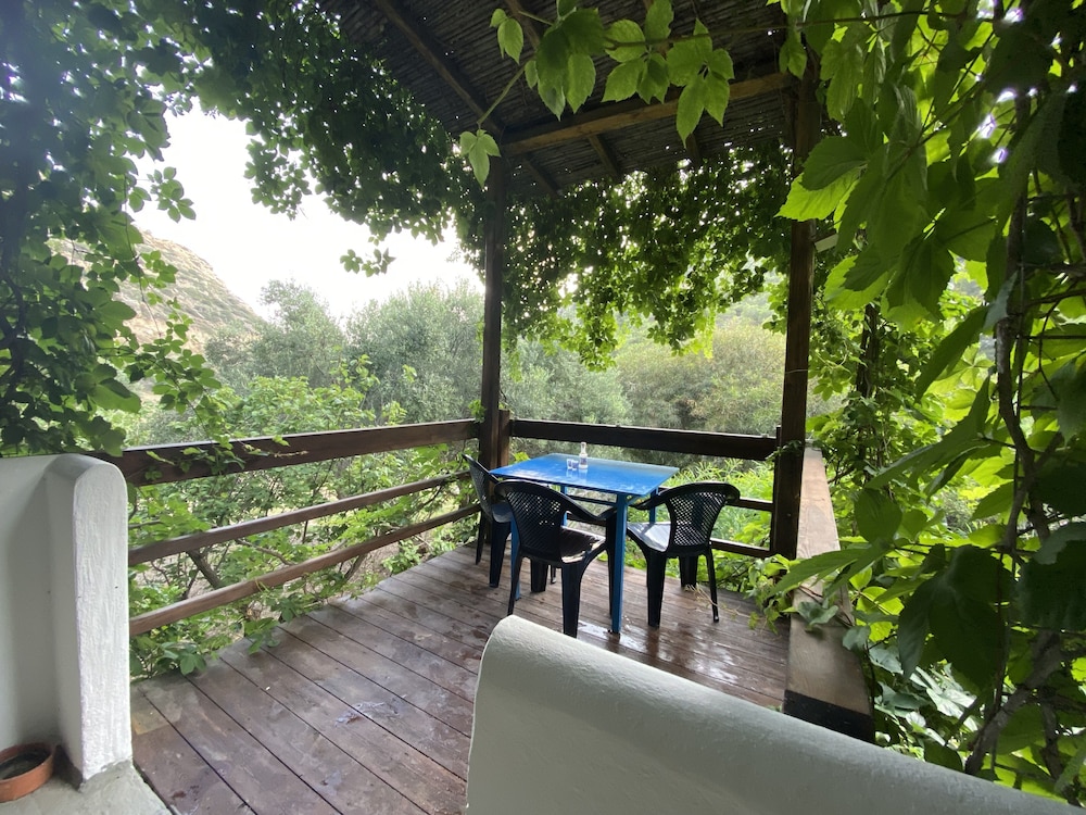 Standard Room, 1 Double Bed, Balcony, Garden View photo 2