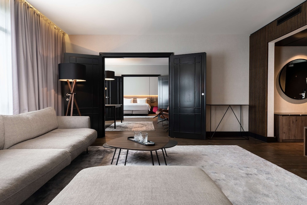 Presidential Suite thumbnail 6