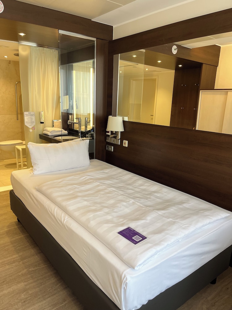 Room, Accessible (Individual)