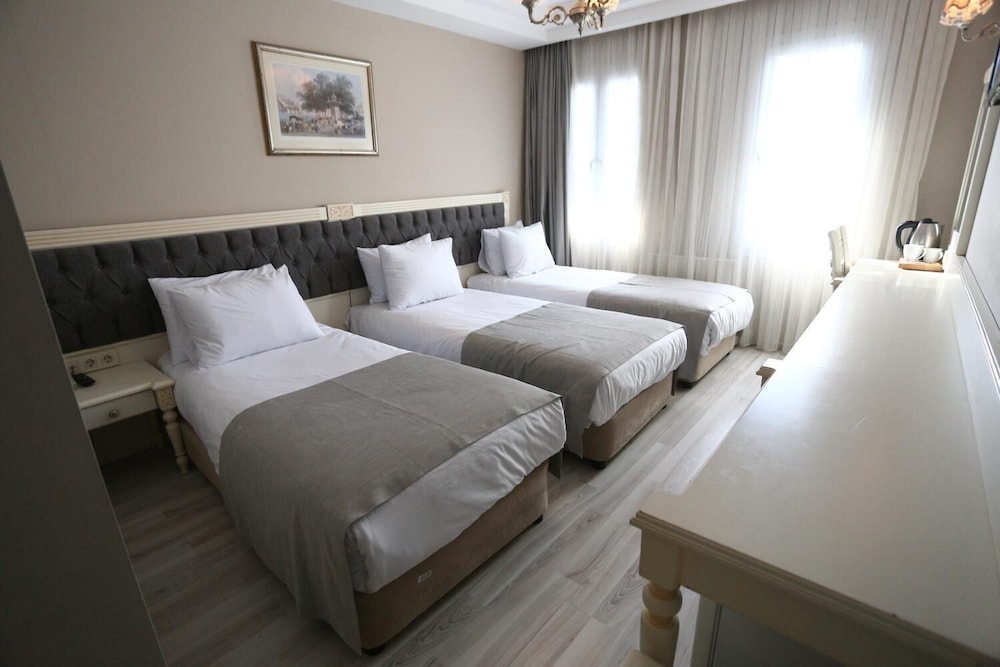 Triple Room, 3 Twin Beds photo 3