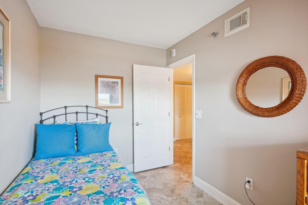 Condo, 1 King Bed with Sofa bed (Villa Madeira 405 - Premier) photo 3