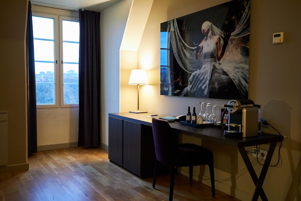 Deluxe Room, Multiple Beds, Non Smoking - Photo 3
