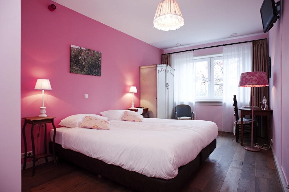 Standard Room, Private Bathroom, Garden Area photo 3