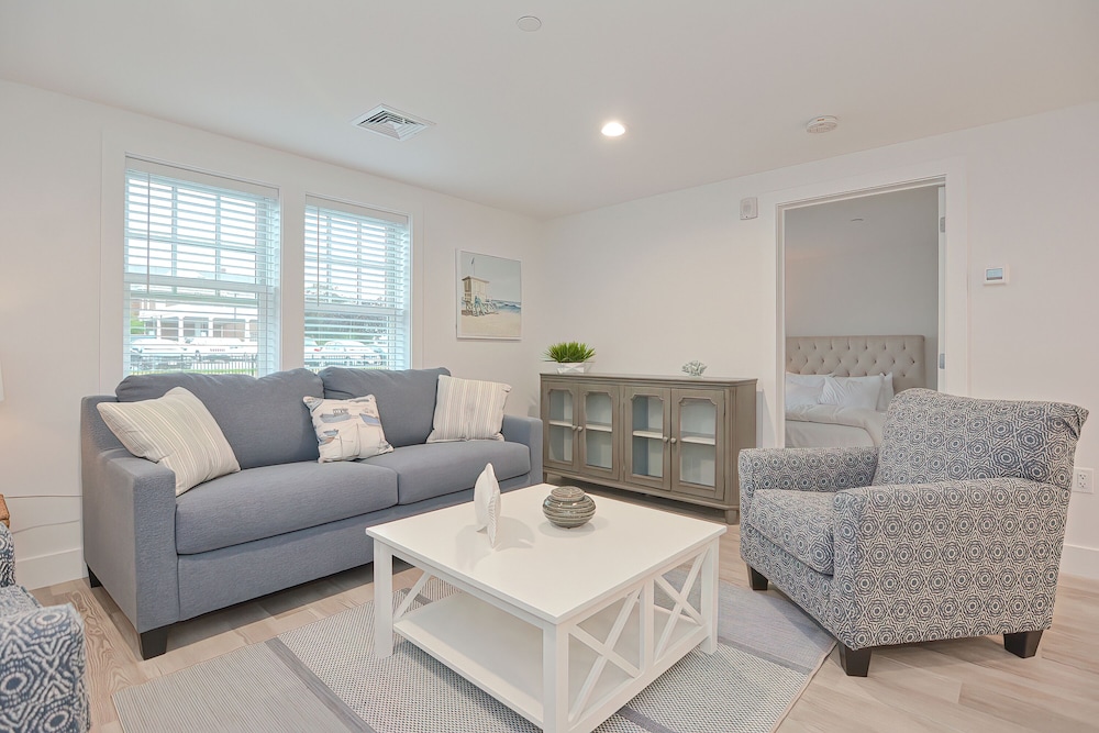 Luxury Condo, 1 Bedroom (213)