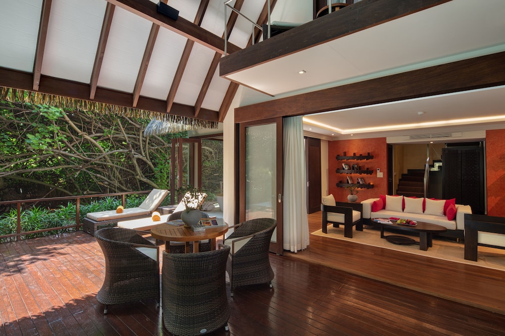 Meedhupparu Residence with Pool - Photo 4