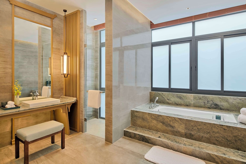 Presidential Suite, 1 King Bed thumbnail 5