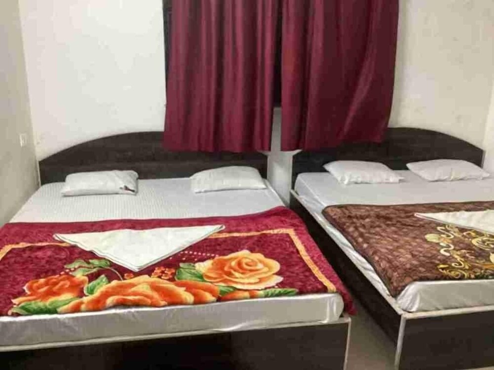 Room, Garden View
