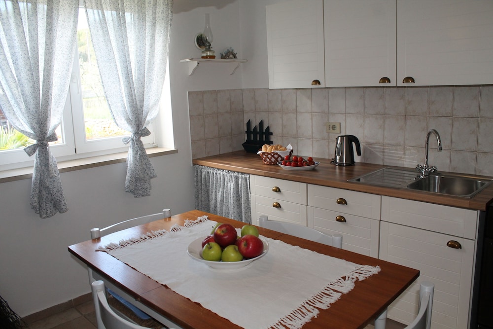 One Bedroom Apartment for 3 people - Photo 5