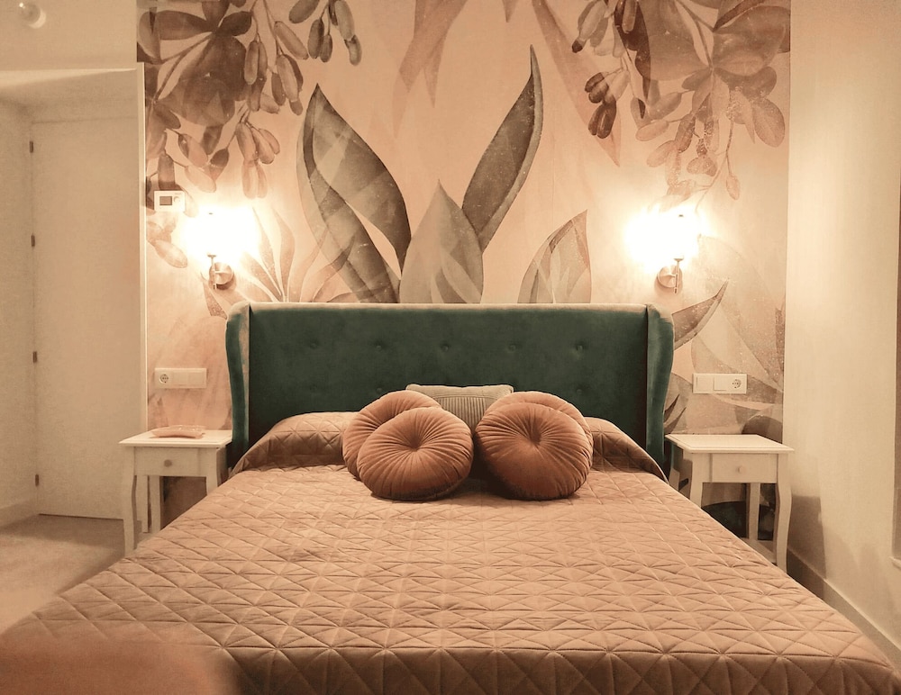 Deluxe Double Room, 1 Double Bed, Patio, City View