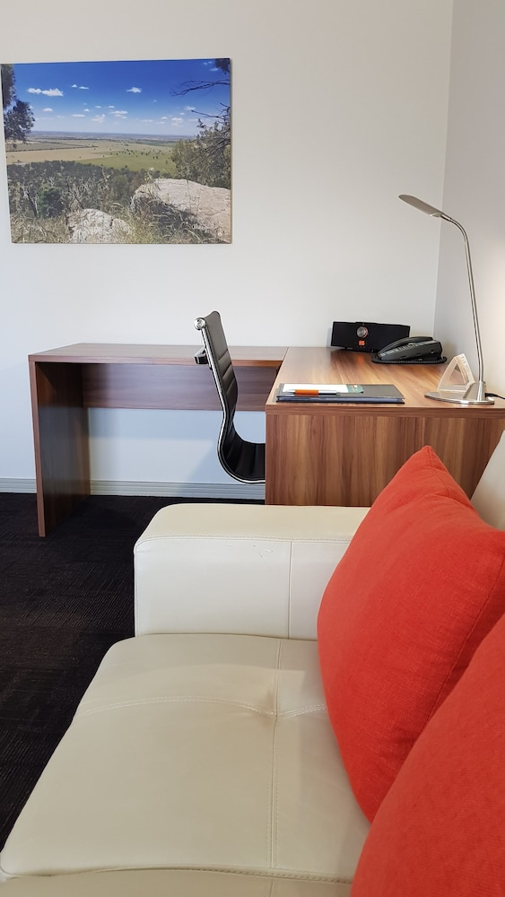 Executive Suite, 1 King Bed, Non Smoking - Photo 4