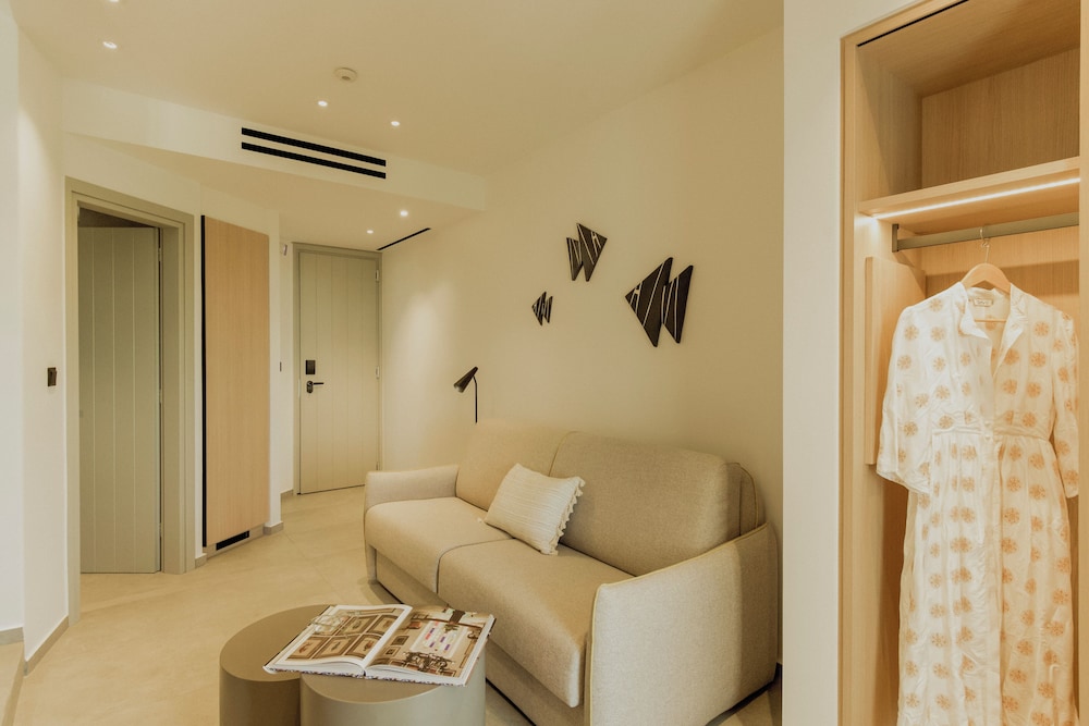 Standard Suite - Photo 14