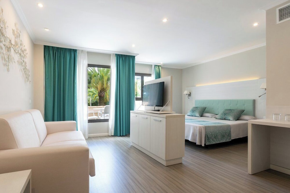 Deluxe Triple Room, Balcony (1 adult + 1 child)