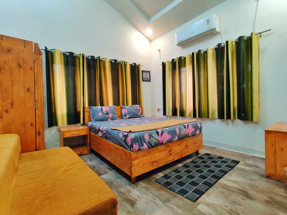 3bh Green Villa With Private Swimming Pool And Garden.