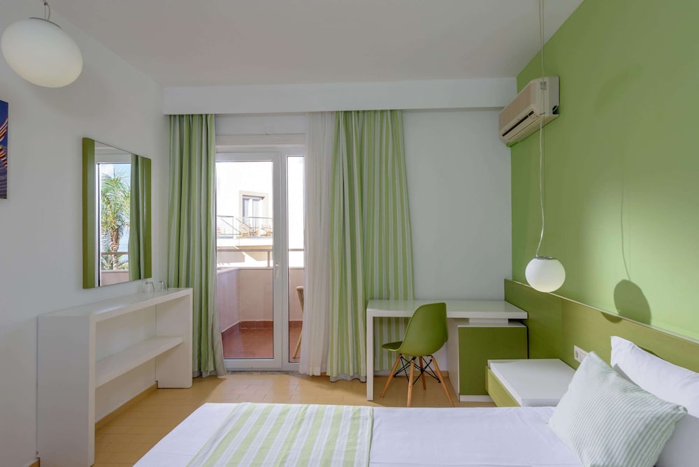 Double Room Land View thumbnail 5