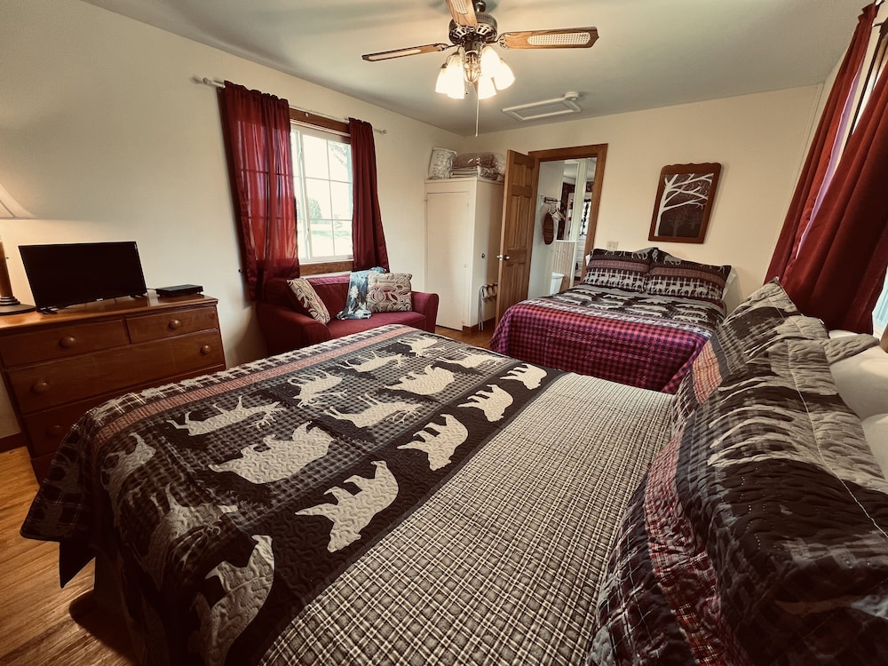Traditional Cottage, 1 Bedroom, Fireplace, Lake View