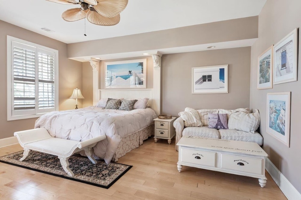 House, Multiple Beds, Balcony, Pool View (8 Mizzenmast Court)