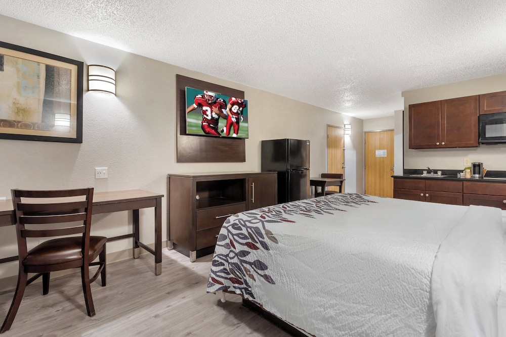 Superior Room, 1 King Bed, Smoking, Kitchen - Photo 2