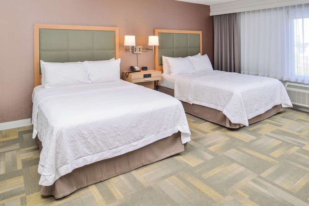 Room, 2 Queen Beds, Accessible, Bathtub photo 2