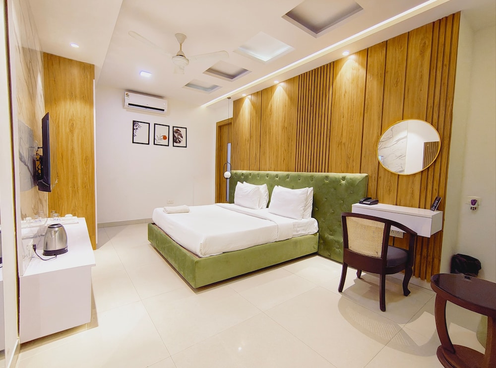 Deluxe Room - Photo 6