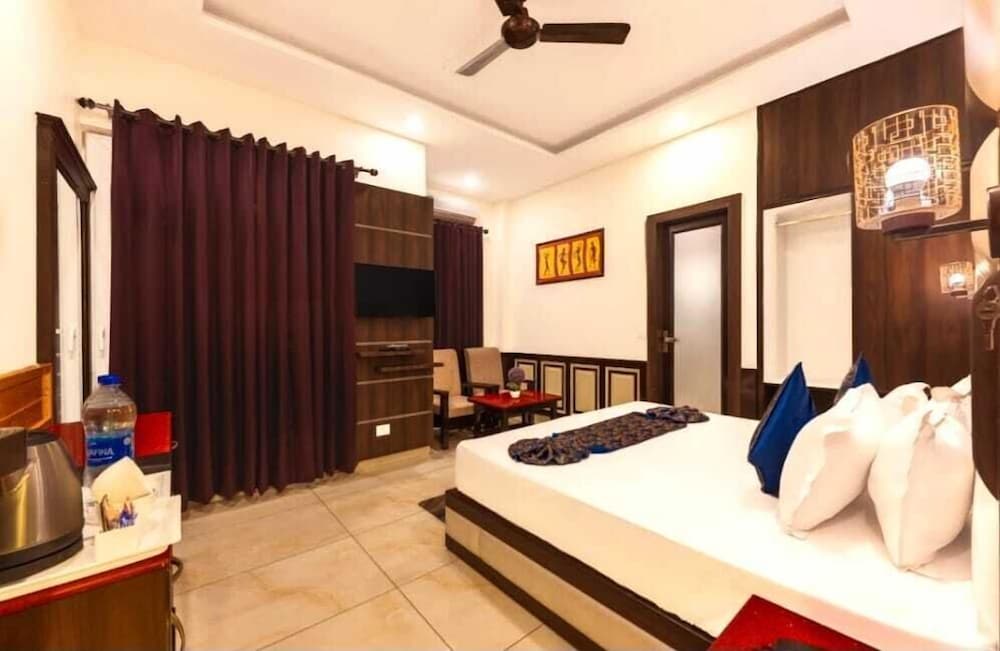 Deluxe Room, Balcony
