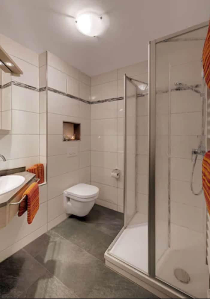 Standard Double Room, 1 Bedroom, Non Smoking, Refrigerator - Photo 6