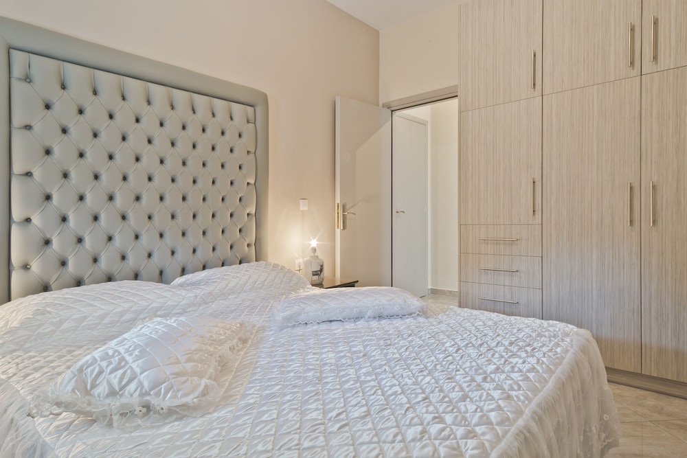 Luxury Apartment, Sea View, Ground Floor (Village View) photo 2