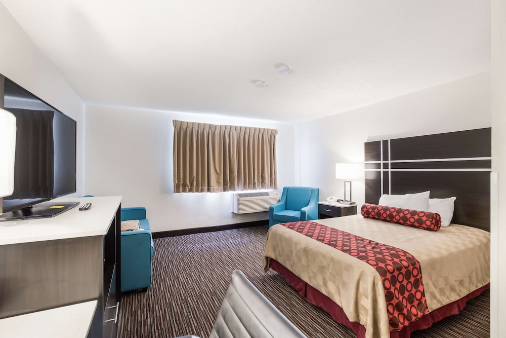 Executive Suite, 1 King Bed with Sofa bed, Non Smoking - Photo 1