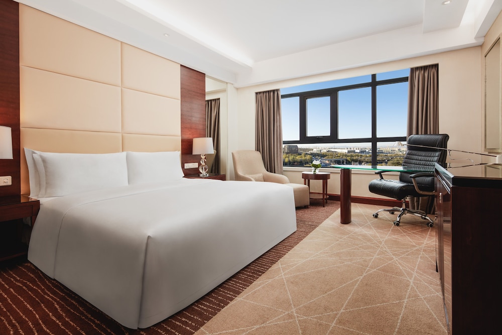 Suite, 1 Bedroom - Photo 3
